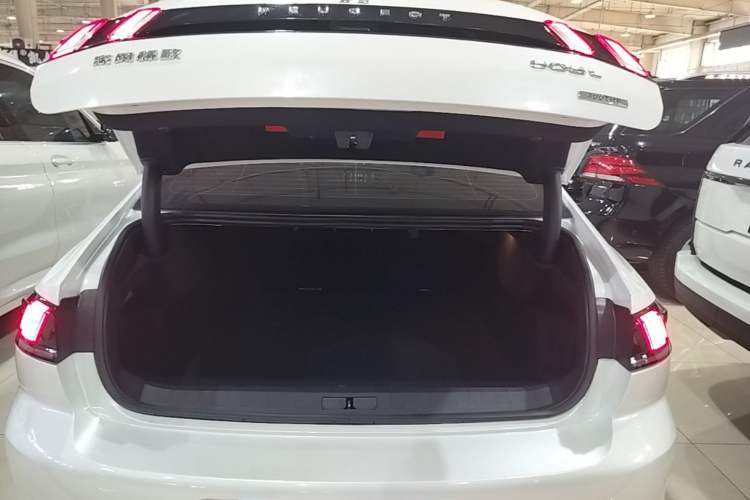 Used Peugeot 508 2019 508L 400THP PureTech Passion Edition China VI standard Trunk