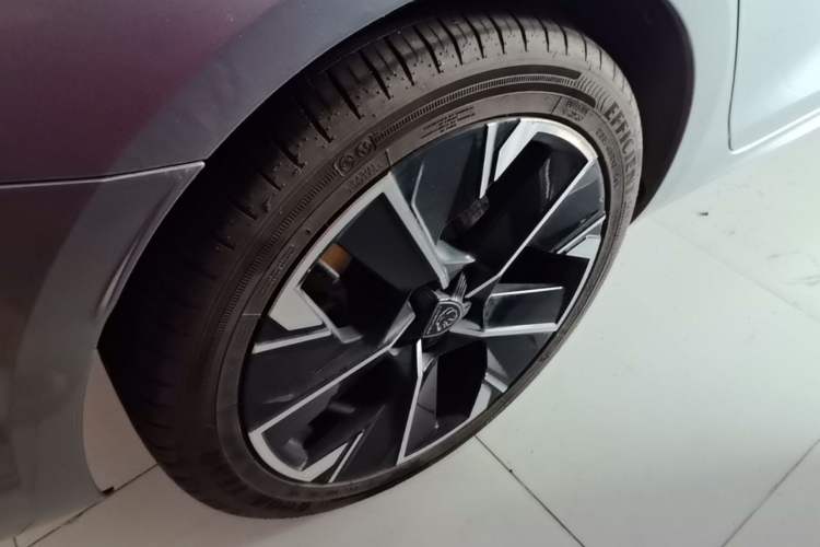 Used Peugeot 508 2023 508L 400THP Driving Flagship Edition Right Rear Wheel Hub