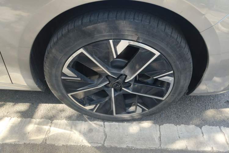 Used Peugeot 508 2023 508L 400THP Driving Flagship Edition Right Front Wheel Hub