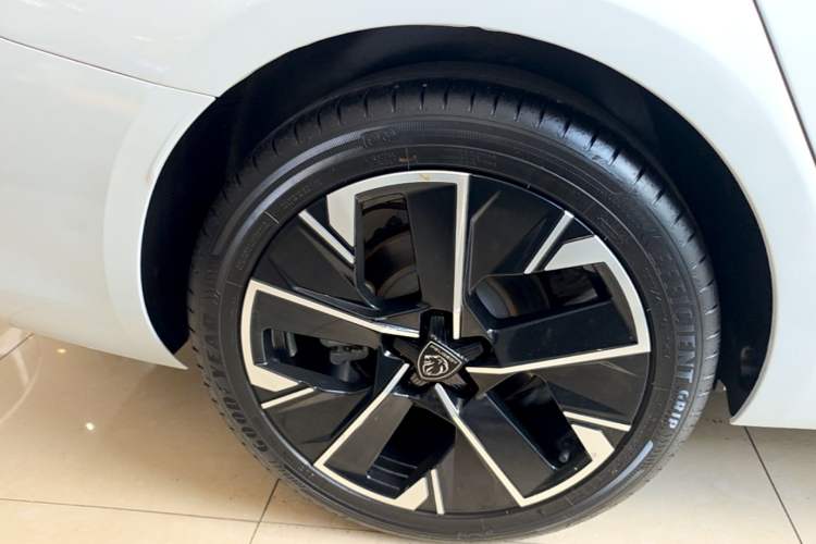 Used Peugeot 508 2023 508L 400THP Driving Flagship Edition Right Rear Wheel Hub