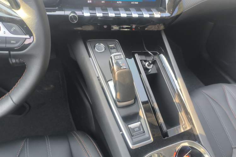 Used Peugeot 508L New Energy 2021 1.6T Plug-in Hybrid Tech Edition Gear Lever