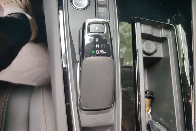 Used Peugeot 508L New Energy 2021 1.6T Plug-in Hybrid Tech Edition Gear Lever