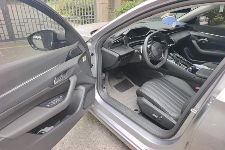 Used Peugeot 508L New Energy 2021 1.6T Plug-in Hybrid Tech Edition Interior 3