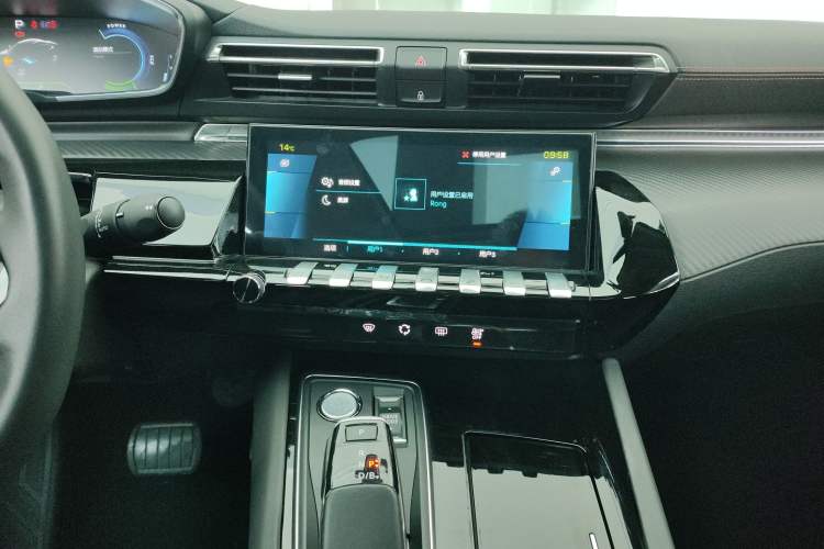 Used Peugeot 508L New Energy 2021 1.6T Plug-in Hybrid Tech Edition Audio And AC Panel