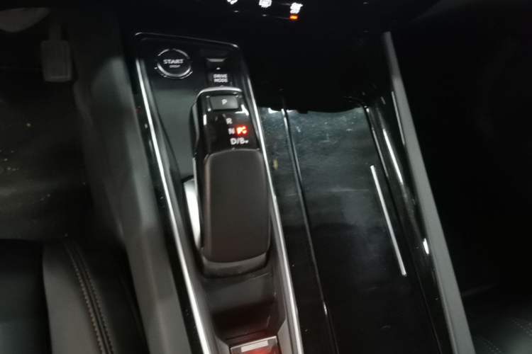 Used Peugeot 508L New Energy 2021 1.6T Plug-in Hybrid Tech Edition Gear Lever