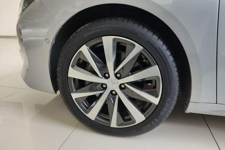 Used Peugeot 508L New Energy 2021 1.6T Plug-in Hybrid Tech Edition Left Front Wheel Hub