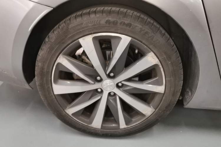 Used Peugeot 508L New Energy 2021 1.6T Plug-in Hybrid Tech Edition Right Rear Wheel Hub