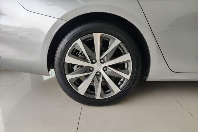 Used Peugeot 508L New Energy 2021 1.6T Plug-in Hybrid Tech Edition Right Rear Wheel Hub