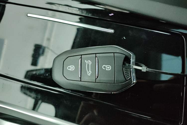 Used Peugeot 508L New Energy 2021 1.6T Plug-in Hybrid Tech Edition Vehicle Key