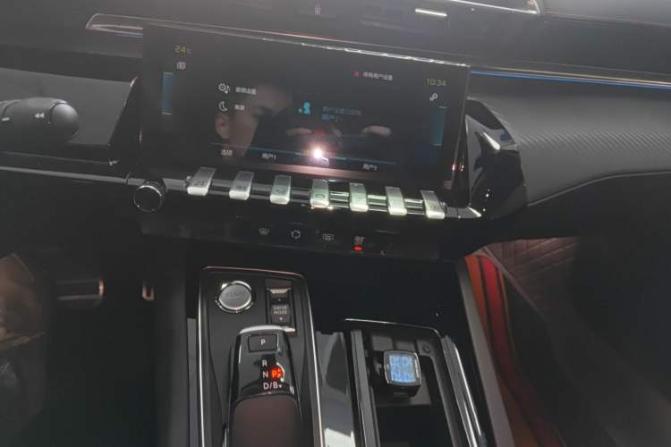 Used Peugeot 508L New Energy 2021 1.6T Plug-in Hybrid Tech Edition Audio And AC Panel