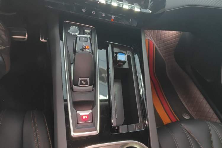 Used Peugeot 508L New Energy 2021 1.6T Plug-in Hybrid Tech Edition Gear Lever