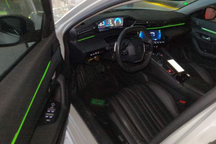 Used Peugeot 508L New Energy 2021 1.6T Plug-in Hybrid Tech Edition Interior 3