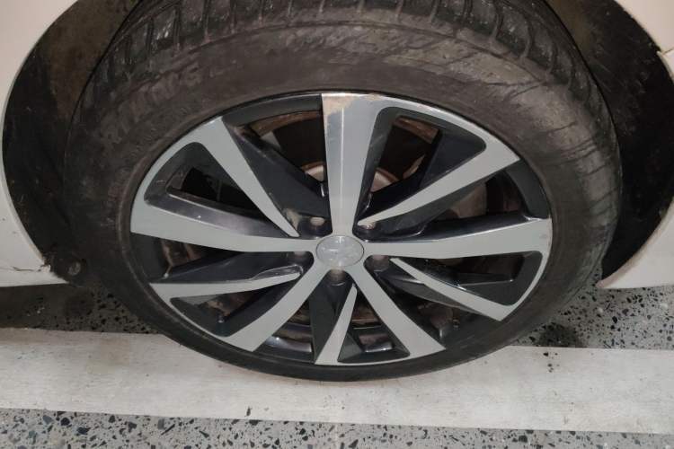 Used Peugeot 508L New Energy 2021 1.6T Plug-in Hybrid Tech Edition Right Front Wheel Hub