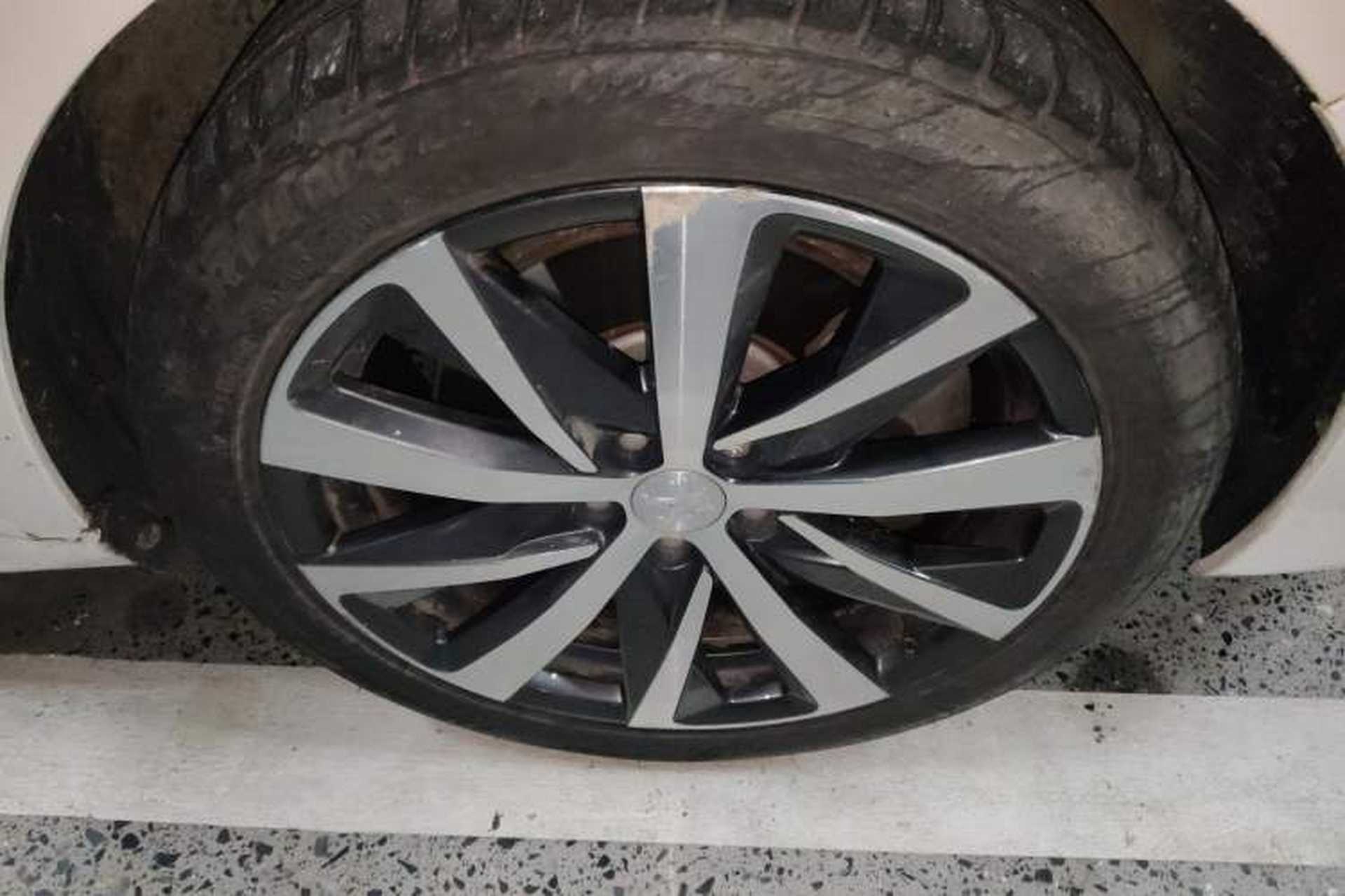 Used Peugeot 508L New Energy 2021 1.6T Plug-in Hybrid Tech Edition Right Front Wheel Hub