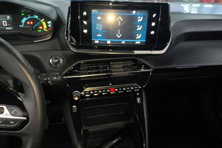 Used Peugeot e2008 2020 Fēngshàng Version Audio And AC Panel