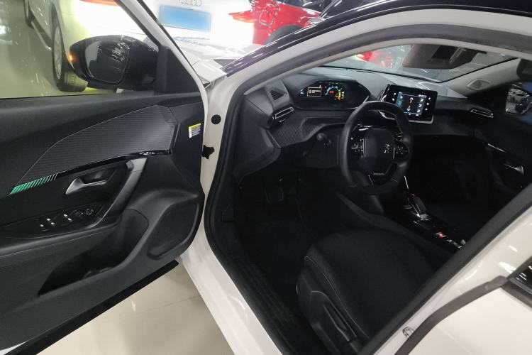 Used Peugeot e2008 2020 Fēngshàng Version Interior 3