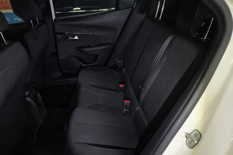 Used Peugeot e2008 2020 Fēngshàng Version Interior 4