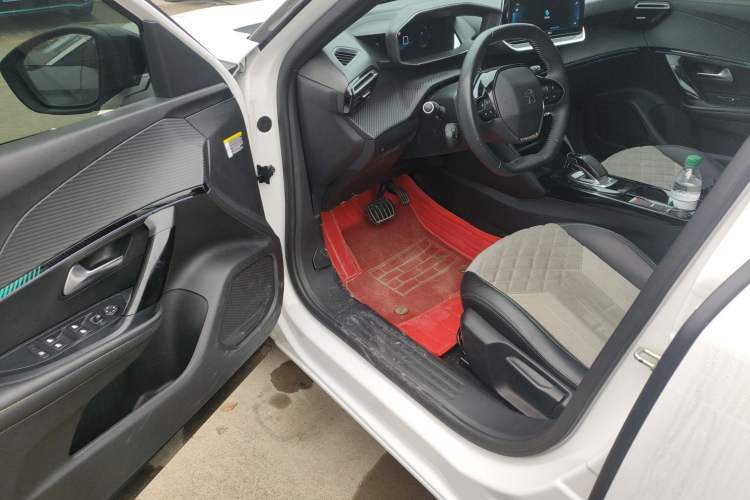 Used Peugeot e2008 2020 3D ZhenShang Edition Driver Seat