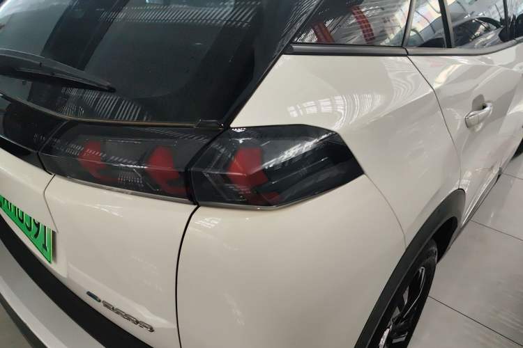 Used Peugeot e2008 2020 Fēngshàng Version Exterior 3