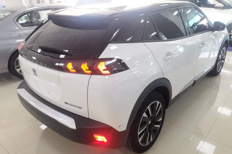 Used Peugeot e2008 2020 3D ZhenShang Edition Exterior 5