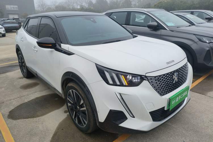 Used Peugeot e2008 2020 3D ZhenShang Edition Front Right 45 Deg