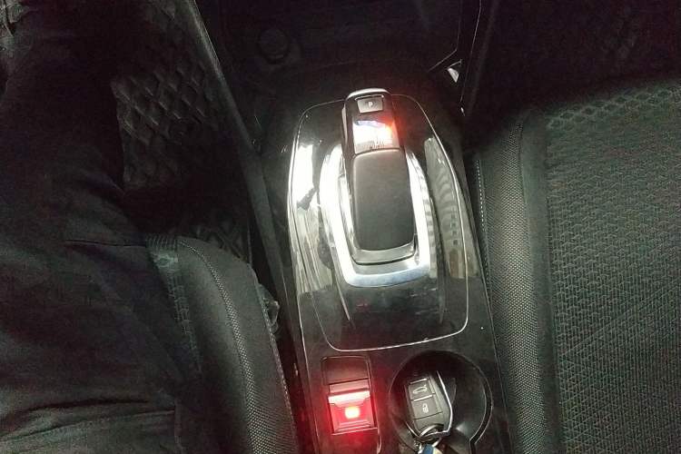 Used Peugeot e2008 2020 Fēngshàng Version Gear Lever