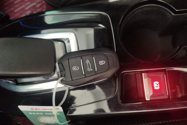 Used Peugeot e2008 2020 3D ZhenShang Edition Interior 1