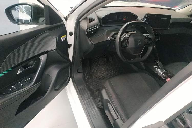 Used Peugeot e2008 2020 Fēngshàng Version Interior 3