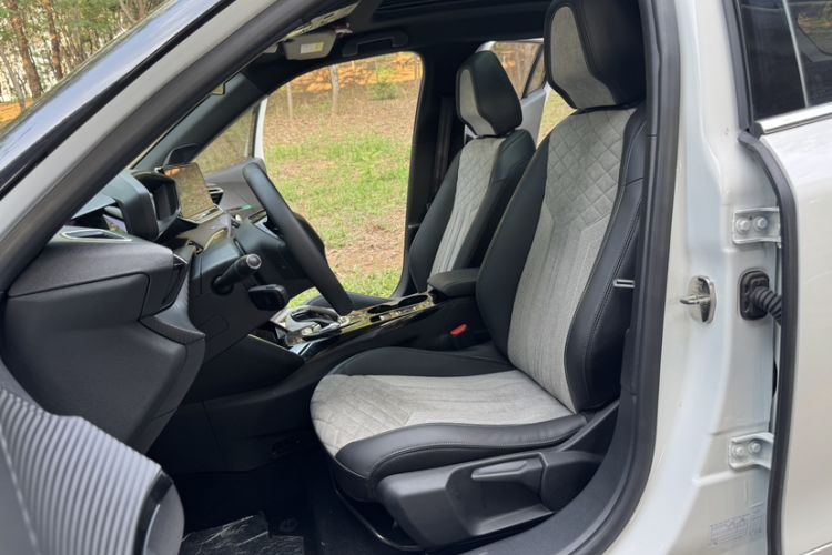 Used Peugeot e2008 2020 3D ZhenShang Edition Interior 5