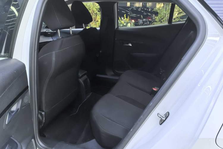Used Peugeot e2008 2020 Fēngshàng Version Interior 5
