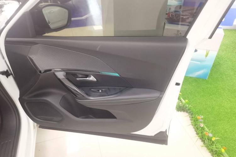 Used Peugeot e2008 2020 3D ZhenShang Edition Interior 5