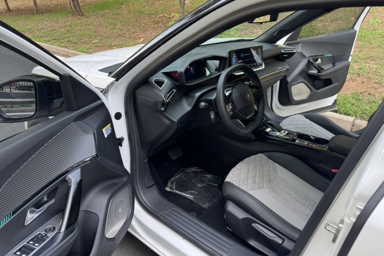 Used Peugeot e2008 2020 3D ZhenShang Edition Interior 6