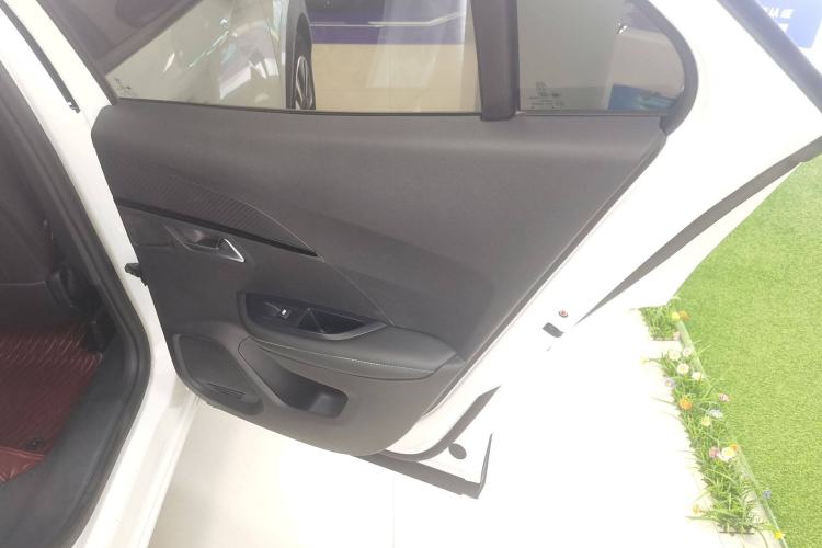 Used Peugeot e2008 2020 3D ZhenShang Edition Interior 6