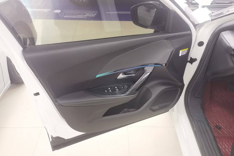 Used Peugeot e2008 2020 3D ZhenShang Edition Interior 7