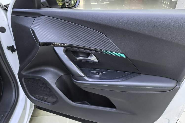 Used Peugeot e2008 2020 Fēngshàng Version Interior 8
