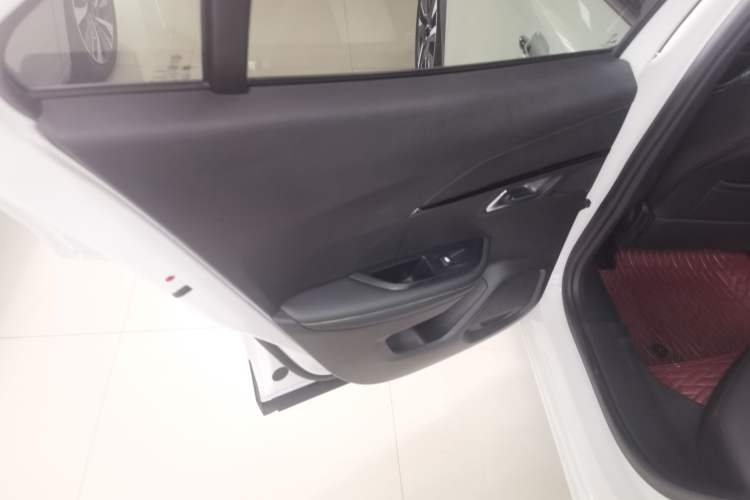 Used Peugeot e2008 2020 3D ZhenShang Edition Interior 8