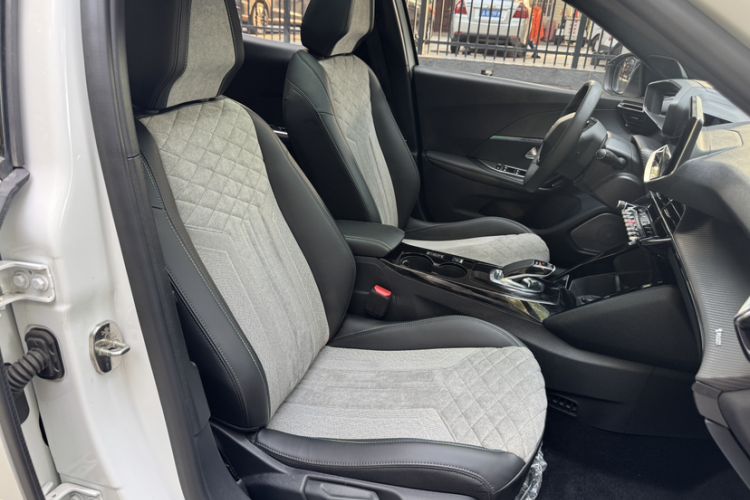 Used Peugeot e2008 2020 3D ZhenShang Edition Interior 9