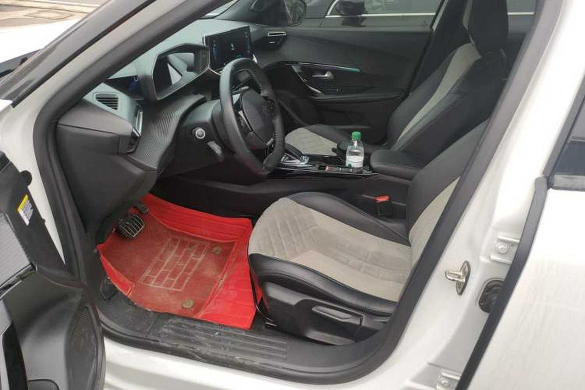 Used Peugeot e2008 2020 3D ZhenShang Edition Left Front Seat