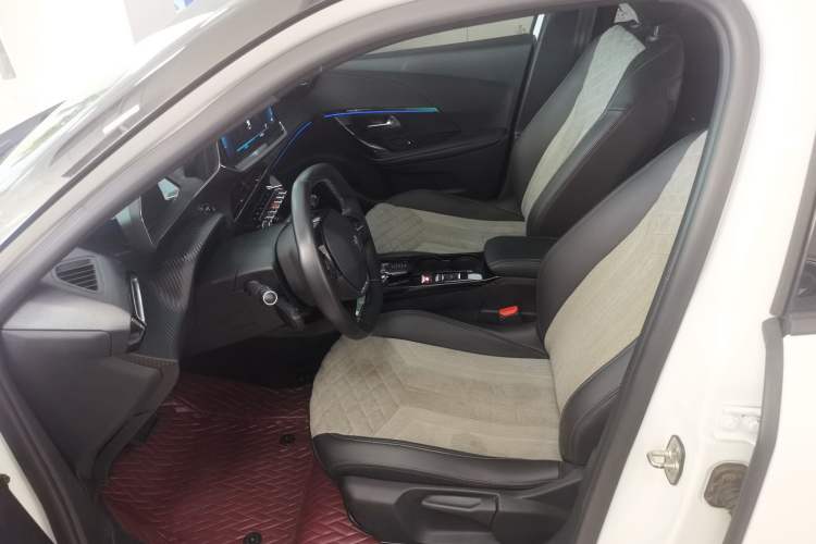 Used Peugeot e2008 2020 3D ZhenShang Edition Left Front Seat