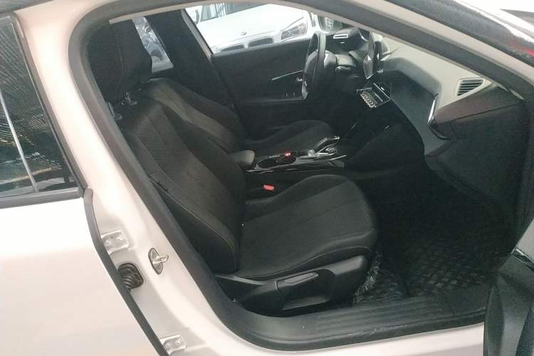 Used Peugeot e2008 2020 Fēngshàng Version Right Front Seat
