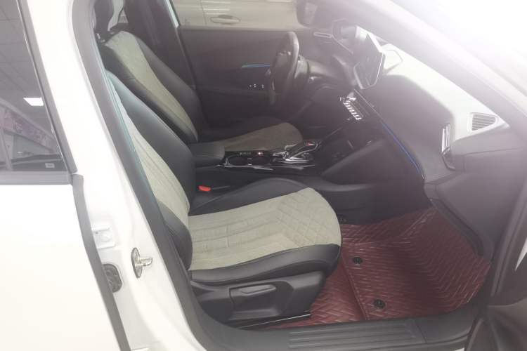 Used Peugeot e2008 2020 3D ZhenShang Edition Right Front Seat