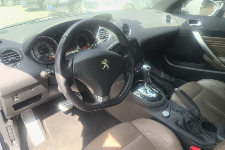 Used Peugeot RCZ 2014 1.6T Fashion Edition Center Console