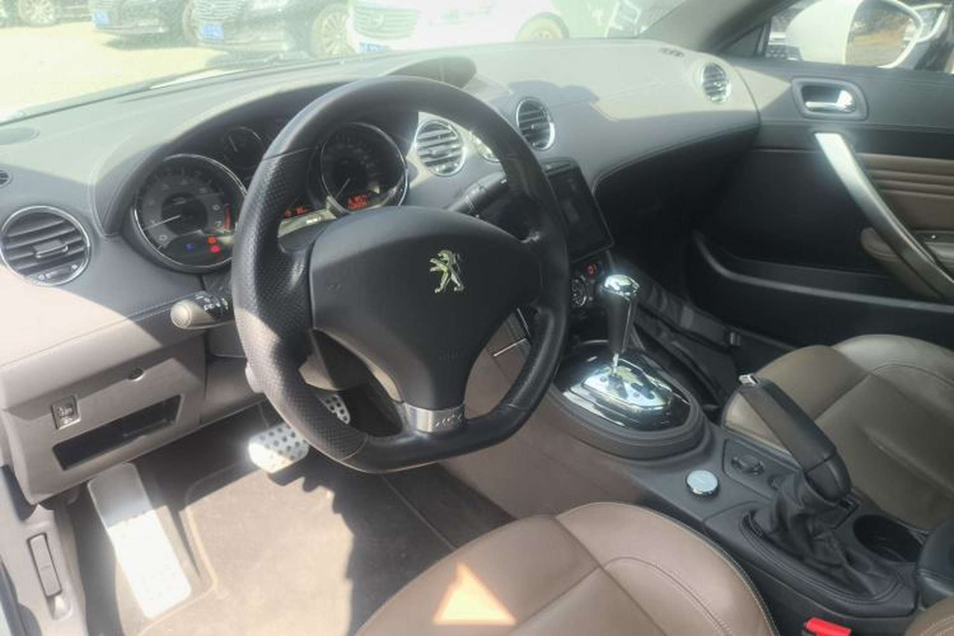 Used Peugeot RCZ 2014 1.6T Fashion Edition Center Console