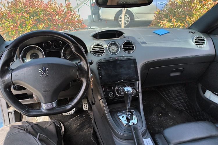 Used Peugeot RCZ 2011 1.6T Luxury Sport Model Center Console