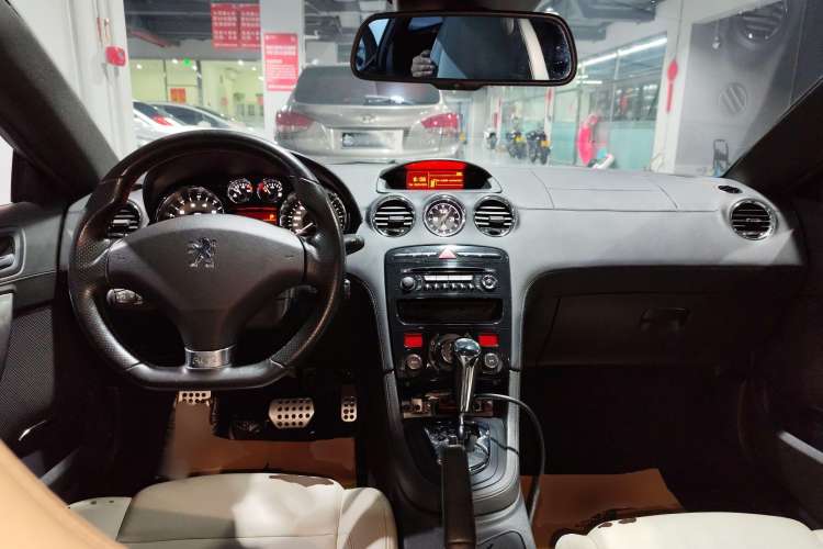 Used Peugeot RCZ 2011 1.6T Luxury Elegant Model Center Console