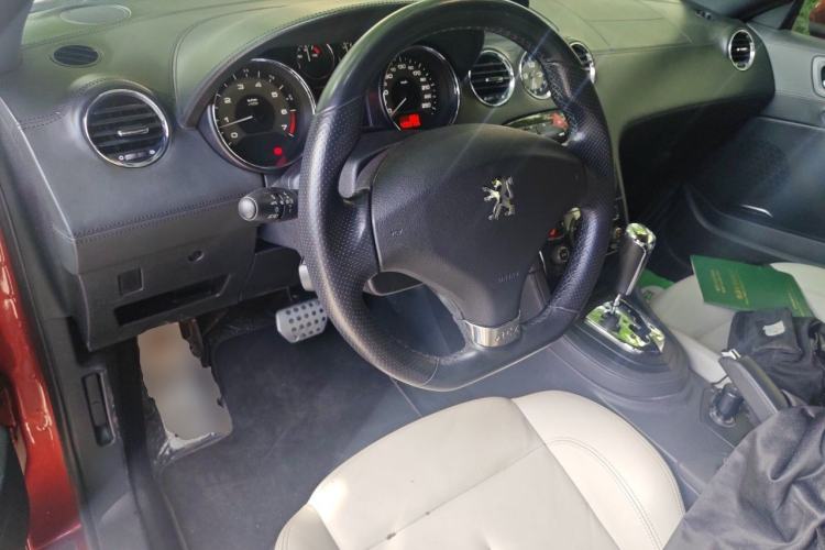 Used Peugeot RCZ  Center Console