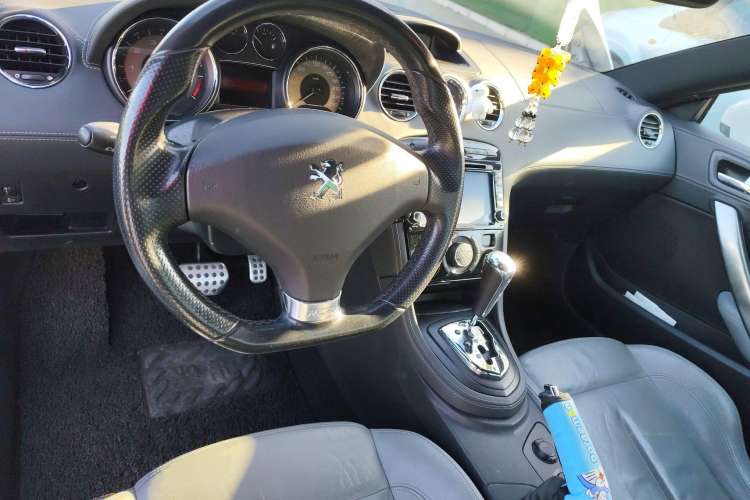 Used Peugeot RCZ 2011 1.6T Fashion Edition Center Console