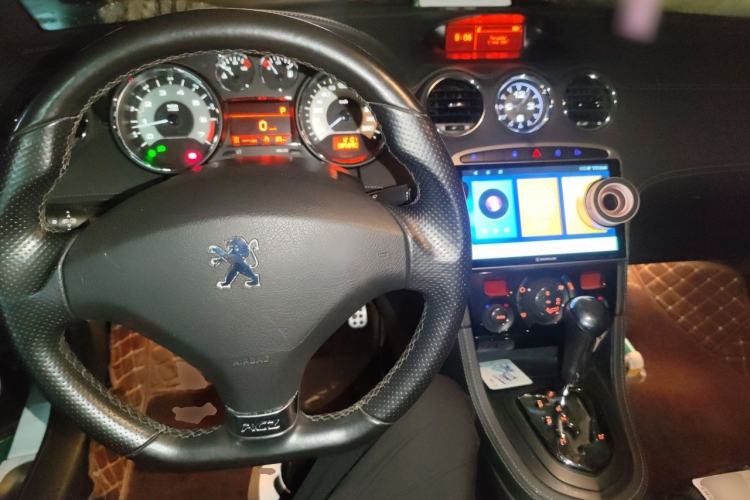 Used Peugeot RCZ 2011 1.6T Fashion Edition Center Console