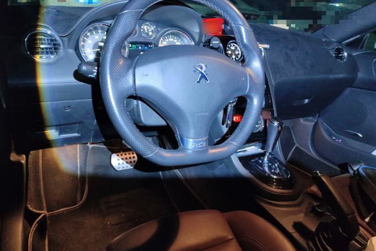 Used Peugeot RCZ 2014 1.6T Luxury Edition in Dark Style Center Console