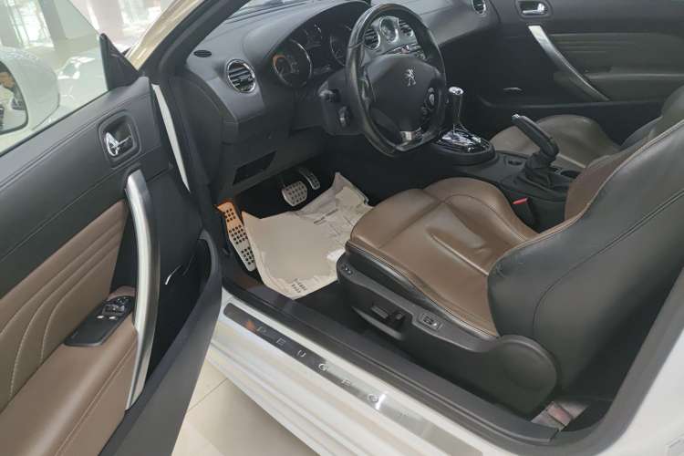 Used Peugeot RCZ 2014 1.6T Luxury Edition in Dark Style Interior 2